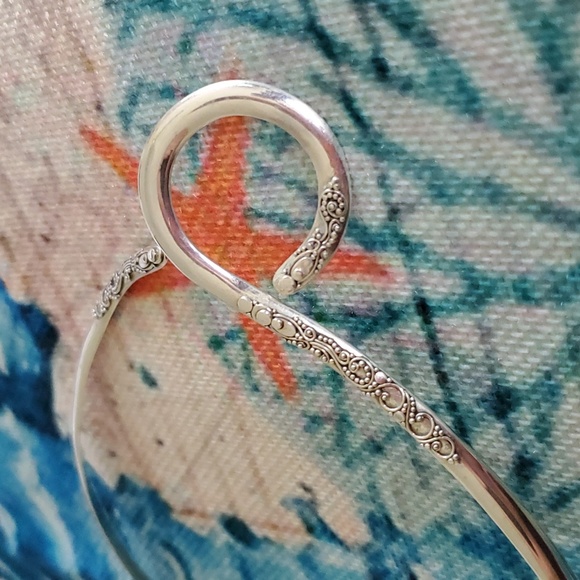 Sarda Artisan Gem Collection of Bali Sterling Silver Collar Necklace - Picture 14 of 16